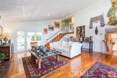 3540 N Knoll Drive, Los Angeles CA: https://media.crmls.org/medias/40030b44-d0b0-4c1b-869e-bfbd3191d46d.jpg