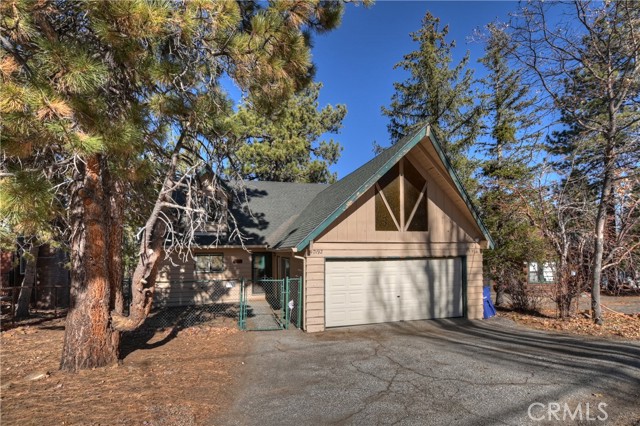 Detail Gallery Image 3 of 39 For 40192 Narrow Ln, Big Bear Lake,  CA 92315 - 3 Beds | 2 Baths