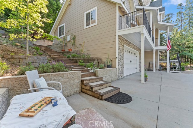 197 Massive Road, Blue Jay CA: https://media.crmls.org/medias/4003ce0e-6b8d-4d6f-a368-7c348e528c06.jpg