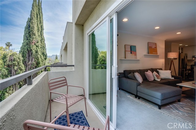 Detail Gallery Image 5 of 36 For 4702 Fulton Ave #303,  Sherman Oaks,  CA 91423 - 2 Beds | 2 Baths