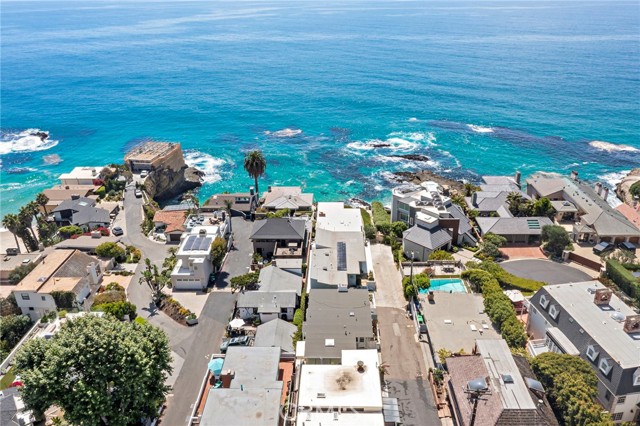 Detail Gallery Image 2 of 36 For 31674 Seacove Dr, Laguna Beach,  CA 92651 - 3 Beds | 2 Baths