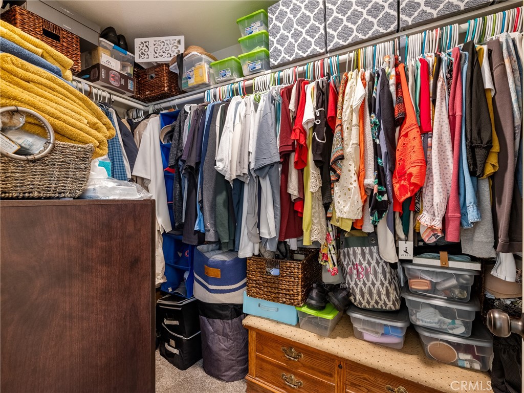https://media.crmls.org/medias/40052176-63d2-4e1f-ba59-857e7d5e8168.jpg?preset=X-Large