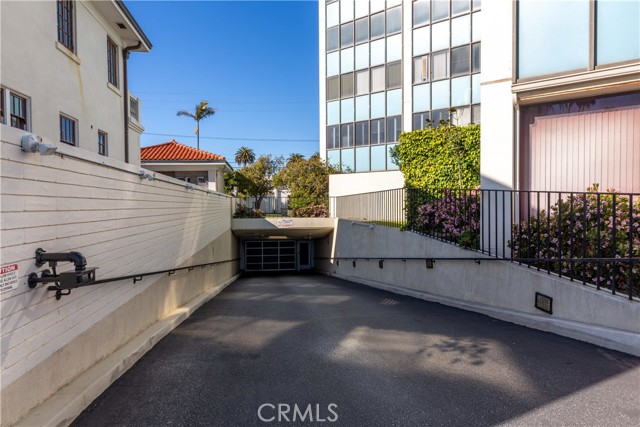 2999 E Ocean Blvd, Long Beach CA: https://media.crmls.org/medias/4005ec04-8ea1-42c9-8122-3f54568c25ea.jpg
