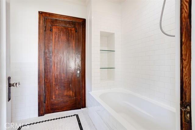 1206 N Keystone, Burbank CA: https://media.crmls.org/medias/40077681-400a-4c25-859f-dd182e16b1d7.jpg