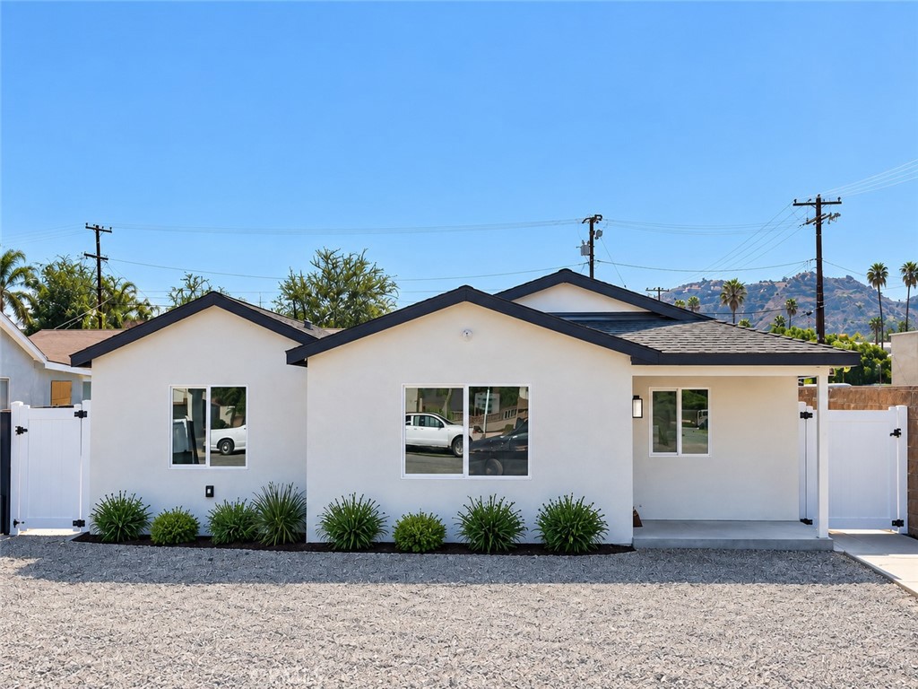 Duplex at 3754 Mintern Street