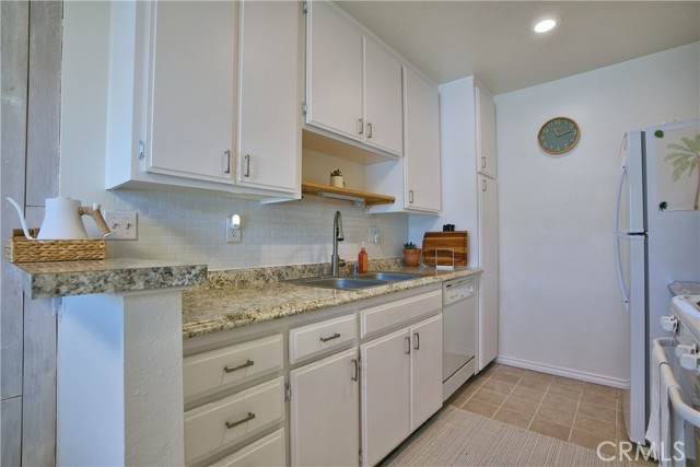 Detail Gallery Image 13 of 18 For 3649 Glendon Ave #204,  Los Angeles,  CA 90034 - 1 Beds | 1 Baths