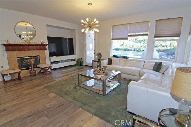 Detail Gallery Image 14 of 41 For 17634 Wren Dr, Canyon Country,  CA 91387 - 5 Beds | 4 Baths