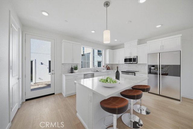 Detail Gallery Image 7 of 32 For 4862 Arroyo Run, Moorpark,  CA 93021 - 3 Beds | 2/1 Baths