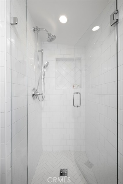 Detail Gallery Image 13 of 16 For 556 Through St, Laguna Beach,  CA 92651 - 4 Beds | 3 Baths