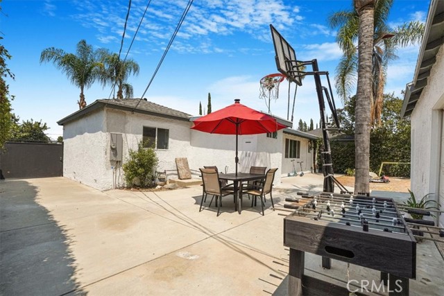 18352 Bessemer Street, Tarzana CA: https://media.crmls.org/medias/400a164b-4e56-4db6-92e1-908e0aaf647b.jpg