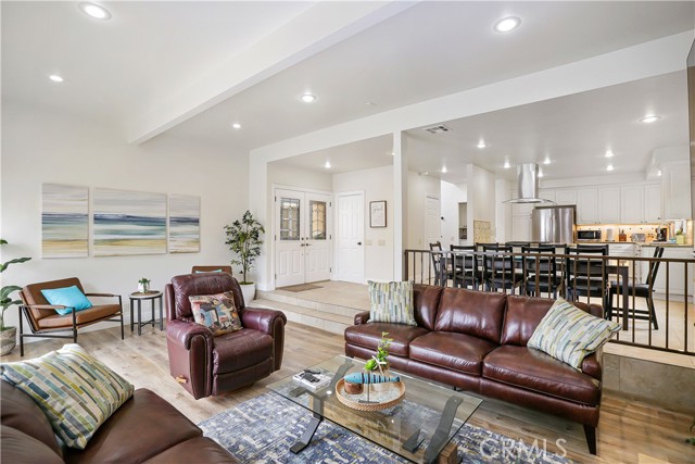 617 Iris Avenue, Corona del Mar CA: https://media.crmls.org/medias/400a394b-94ba-4ac2-b77d-dc16606e30ca.jpg