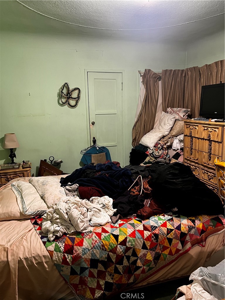 https://media.crmls.org/medias/400bad3a-0aa3-443e-9716-5c3b45145868.jpg?preset=X-Large