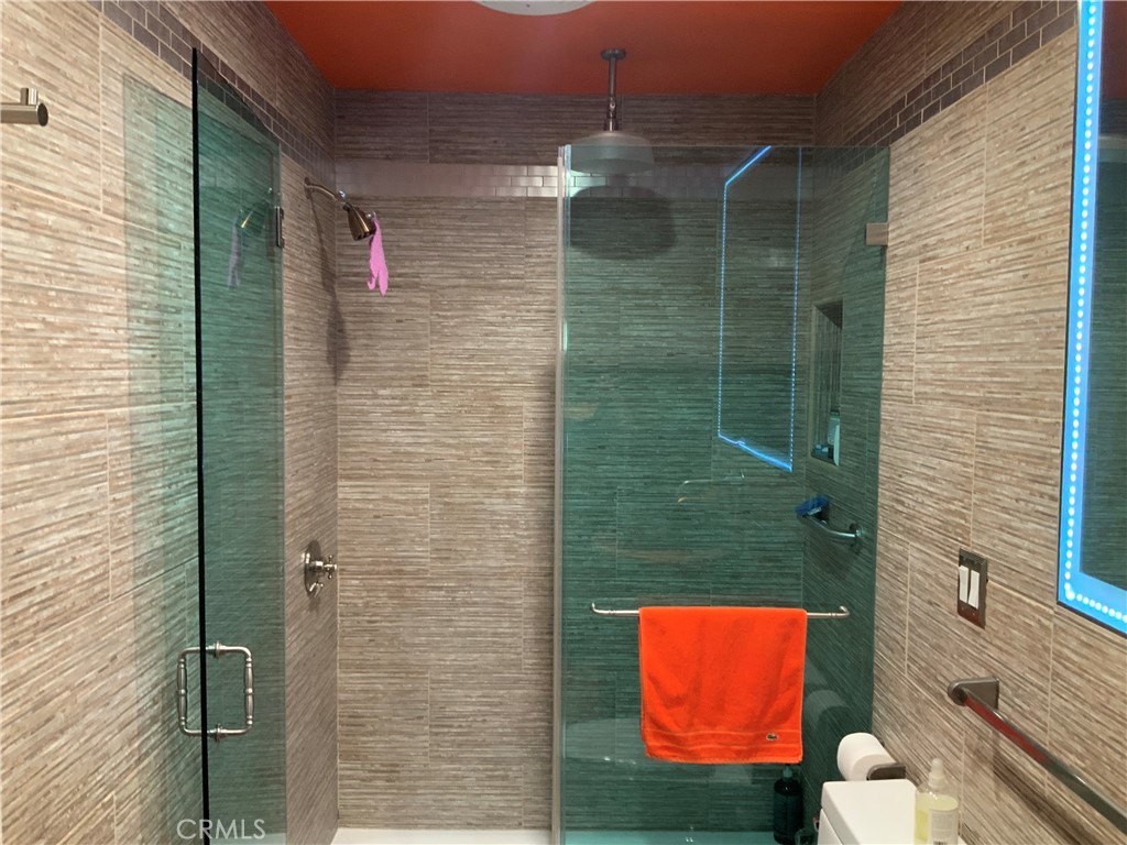 https://media.crmls.org/medias/400d7514-bc62-4e03-a240-188108e94b2f.jpg?preset=X-Large