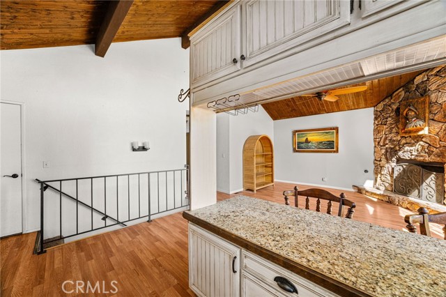 24333 Horst Drive, Crestline CA: https://media.crmls.org/medias/400e1234-591f-40a4-aea1-4da4080d51b1.jpg