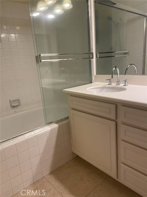 402 Marinella Aisle, Irvine CA: https://media.crmls.org/medias/400e421c-b29b-4047-806e-05f04cf8610c.jpg