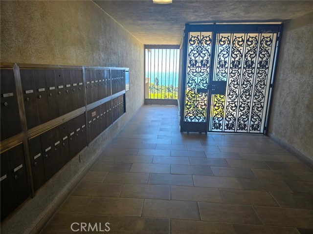 6542 OCEAN CREST Drive, Rancho Palos Verdes CA: https://media.crmls.org/medias/400e5e3f-ba8d-4abf-85c1-2db38ccf8ee6.jpg