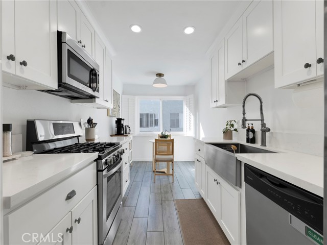 Detail Gallery Image 12 of 27 For 11806 Moorpark #C,  Studio City,  CA 91604 - 4 Beds | 3 Baths