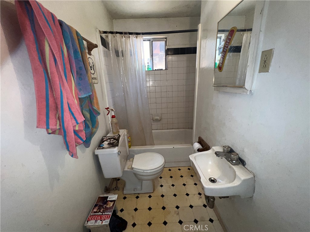 https://media.crmls.org/medias/400ee47b-ef5a-4f31-9d6a-9a23a82b80f0.jpg?preset=X-Large
