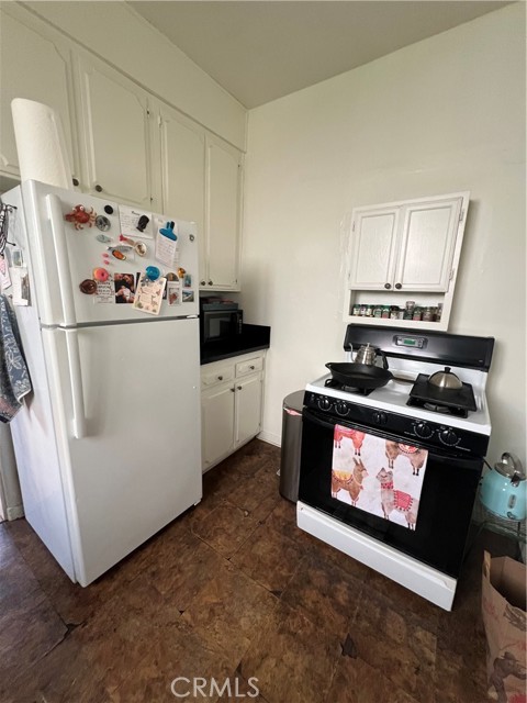 Detail Gallery Image 13 of 24 For 8400 Blackburn, Los Angeles,  CA 90048 - 2 Beds | 2 Baths