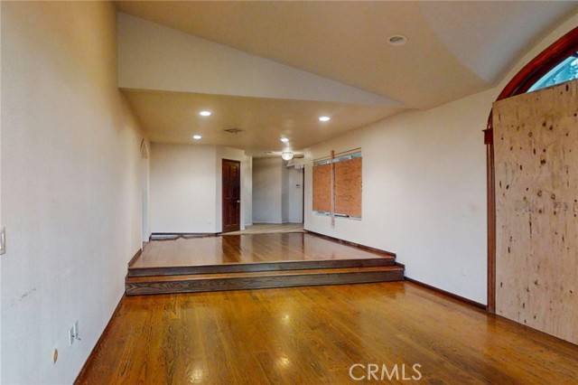 Detail Gallery Image 6 of 44 For 24114 Wildwood Canyon Rd, Newhall,  CA 91321 - 5 Beds | 4 Baths