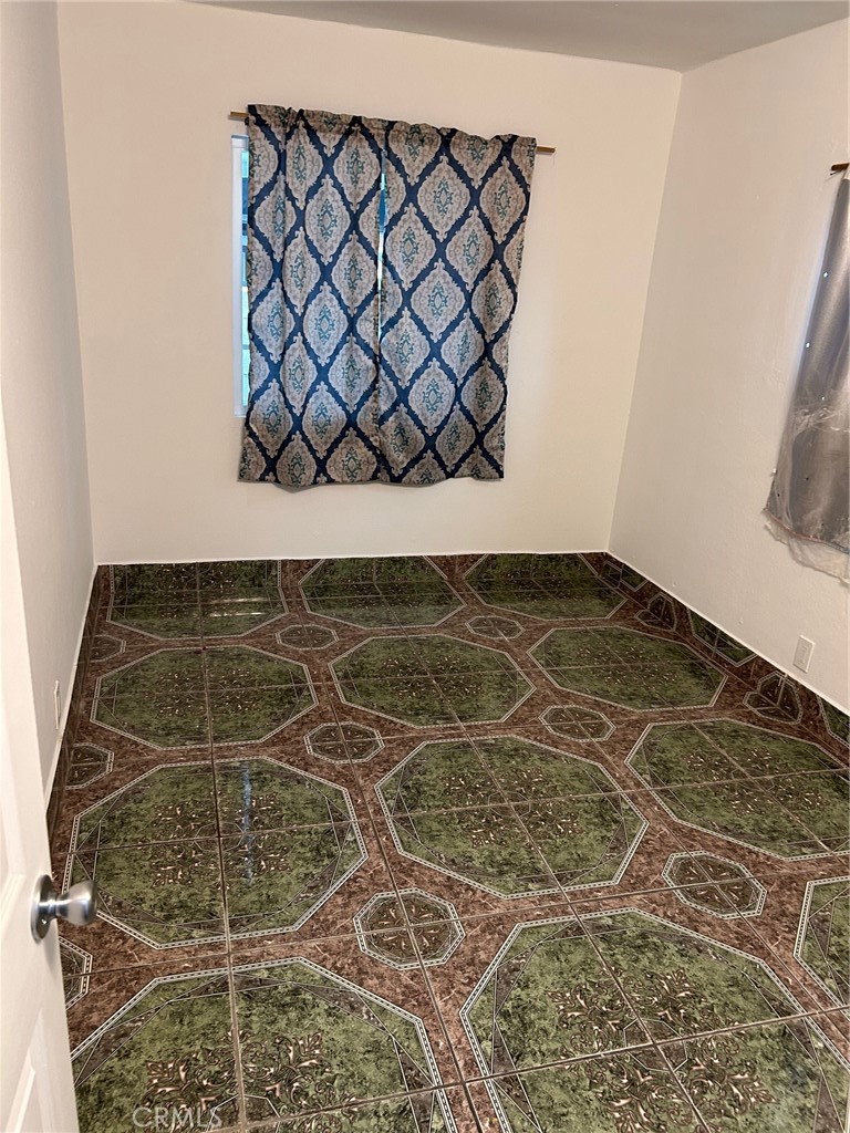 https://media.crmls.org/medias/4010337f-addf-455a-9406-a60d5141ffb3.jpg?preset=X-Large