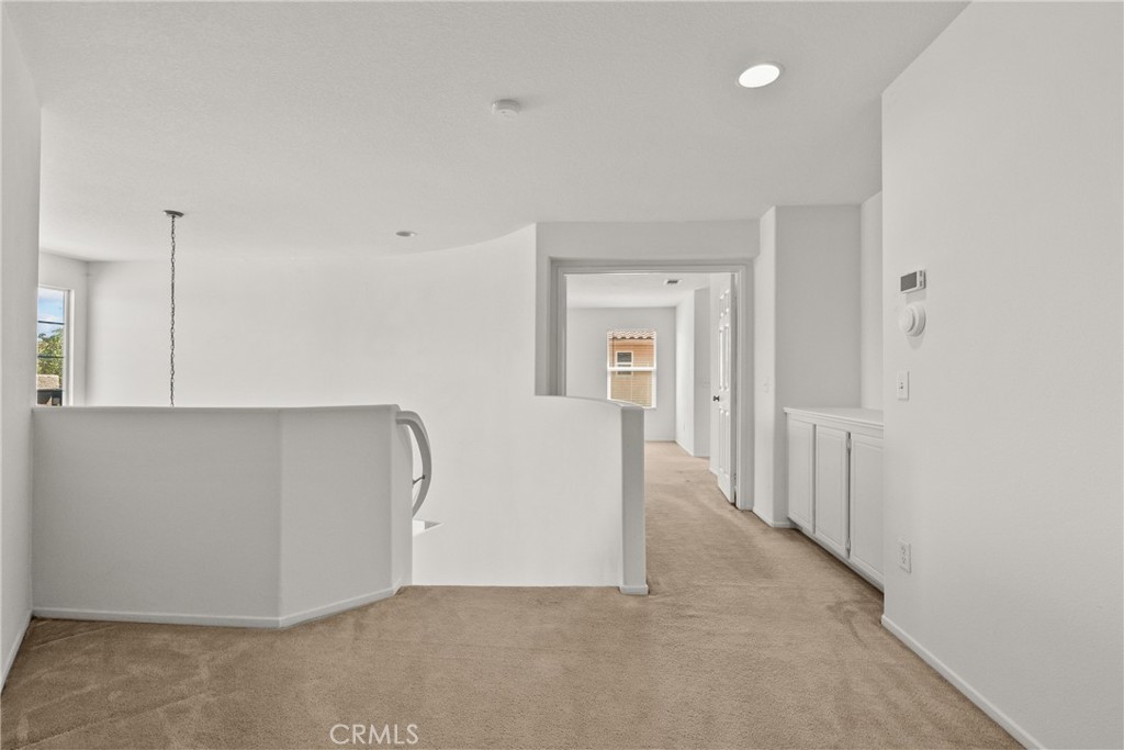 https://media.crmls.org/medias/4010a1a8-866b-4e26-b642-cf0dce242808.jpg?preset=X-Large