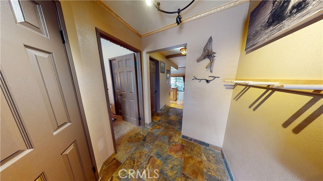 Detail Gallery Image 5 of 27 For 755 Cienega Rd #B,  Big Bear Lake,  CA 92315 - 3 Beds | 2 Baths