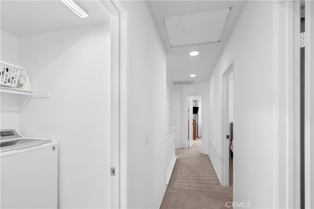 https://media.crmls.org/medias/4010e2da-92f4-4843-9705-5d4d35b19fd6.jpg?preset=X-Large