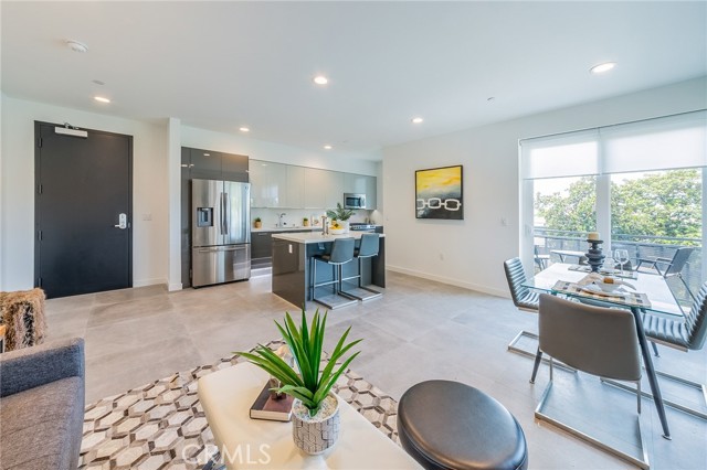 Detail Gallery Image 10 of 16 For 214 S Westmoreland #4,  Los Angeles,  CA 90004 - 2 Beds | 2 Baths