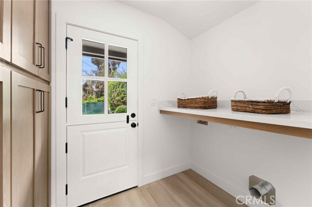 11408 Waterford Street, Los Angeles CA: https://media.crmls.org/medias/40115f8c-6b00-47e4-90d6-7a04b20dddb6.jpg