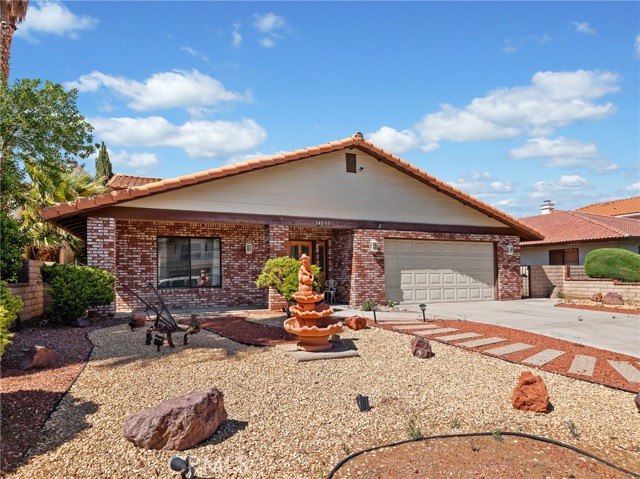 Detail Gallery Image 5 of 45 For 14053 Driftwood Dr, Victorville,  CA 92395 - 3 Beds | 2/1 Baths