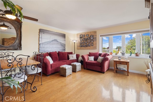 729 Longfellow Avenue, Hermosa Beach CA: https://media.crmls.org/medias/401221f0-a64b-43c5-a56c-d81d252e62d5.jpg
