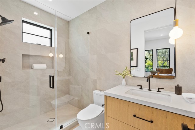 Detail Gallery Image 18 of 44 For 13602 Morrison St, Sherman Oaks,  CA 91423 - 6 Beds | 6/1 Baths