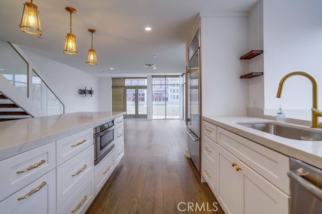 Detail Gallery Image 8 of 27 For 35 Raymond #404,  Pasadena,  CA 91103 - 2 Beds | 2/1 Baths