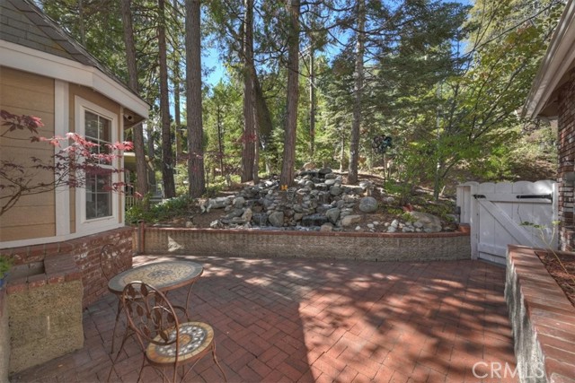 393 Brentwood, Lake Arrowhead, CA 92352