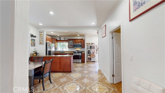5854 Woodlawn Avenue, Los Angeles CA: https://media.crmls.org/medias/4013ac3b-4bc1-449d-8d7c-9976277a4d24.jpg