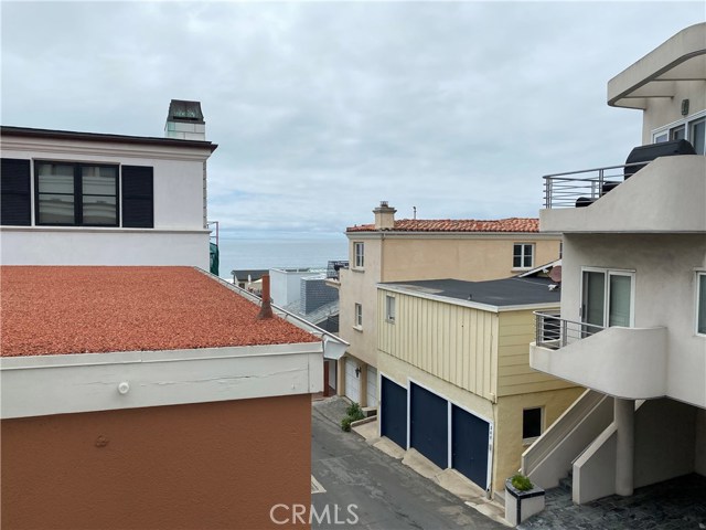 218 16th PL Place Manhattan Beach, California Furnished Manhattan Beach apartment with an ocean view in back of a walk street single family home. Walking distance to downtown and only one short block to the beach. This bright and airy apartment has a stacked washer and dryer as well as a large parking space in car port. Cable and direct TV are included.