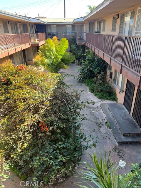 640 Elm Avenue, Long Beach CA: https://media.crmls.org/medias/40146516-53b7-44bf-951e-1036e3326445.jpg