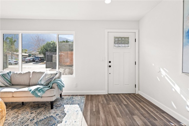 Image 4 of 33 For 17624 Mackay Avenue