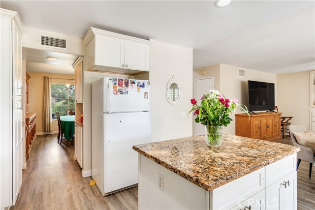 Detail Gallery Image 12 of 29 For 43359 via Sabino, Temecula,  CA 92592 - 4 Beds | 2/1 Baths