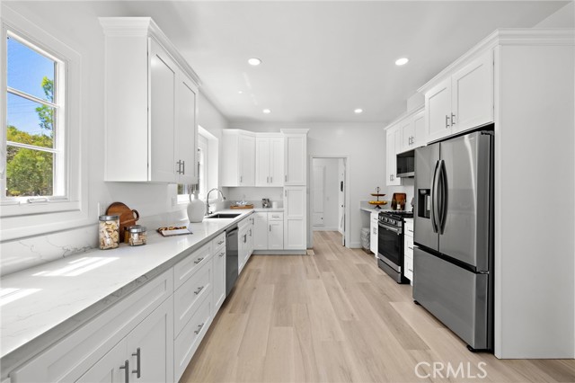 609 N Oakhurst Drive, Beverly Hills CA: https://media.crmls.org/medias/401538a3-a932-4595-a3f8-c187bb0be69c.jpg