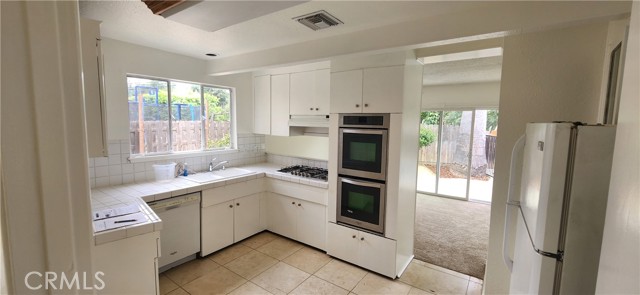 5853 Keokuk Avenue, Woodland Hills CA: https://media.crmls.org/medias/40178784-b987-4aa4-8587-7ddf59b8b5f9.jpg