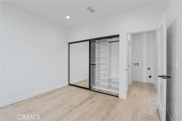 11142 Woodley Avenue, Granada Hills CA: https://media.crmls.org/medias/4018646c-c281-41f2-85f3-51f163ddd37a.jpg