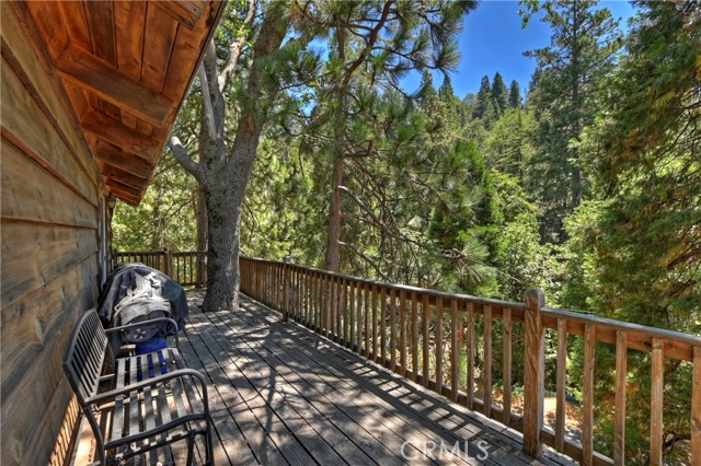 812 Arosa Drive, Crestline CA: https://media.crmls.org/medias/40186fc6-2e7c-4d00-8f6f-704ac02945e5.jpg
