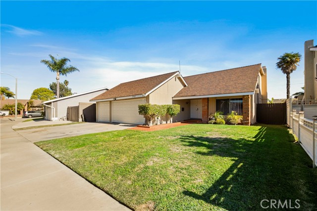 Detail Gallery Image 5 of 29 For 19782 Felcliff, Huntington Beach,  CA 92646 - 5 Beds | 3 Baths