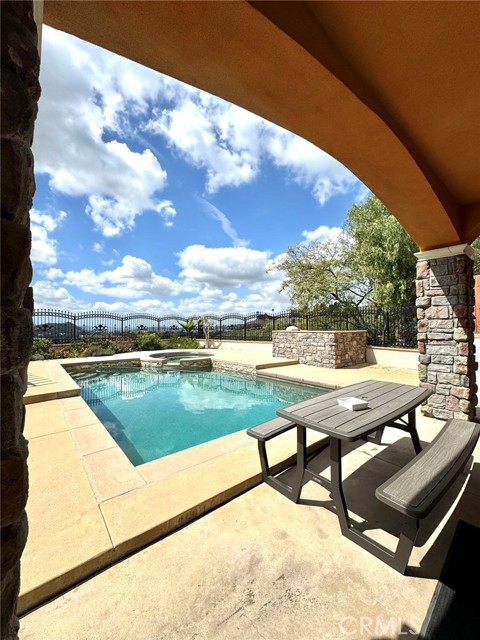 1701 Crest View, Pomona CA: https://media.crmls.org/medias/4019823a-68d7-496f-975f-9f9defa46bd5.jpg