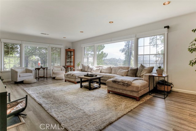 Detail Gallery Image 9 of 32 For 10557 Mahoney, Sunland,  CA 91040 - 3 Beds | 2 Baths