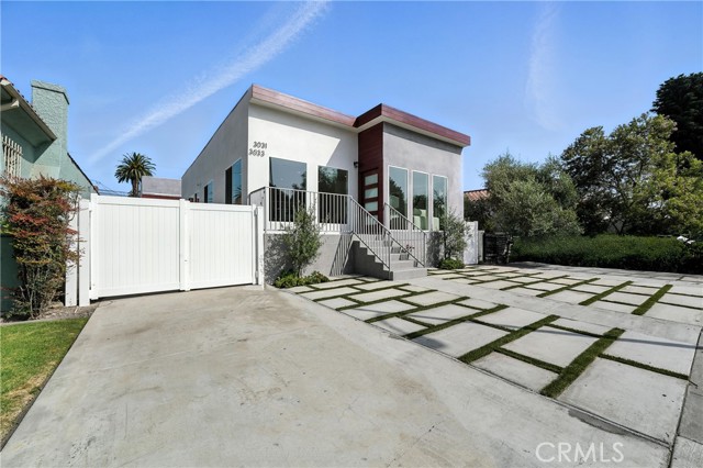 3031 3033 Vineyard Avenue, Los Angeles CA: https://media.crmls.org/medias/401ae934-c7b0-4fd1-9973-cfc30e77c2c5.jpg