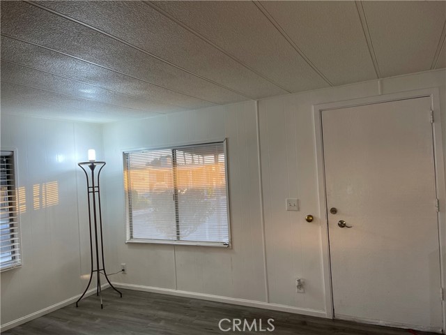 2205 W Acacia Ave, Hemet CA: https://media.crmls.org/medias/401b76e7-227c-4a60-902a-a9c2213ca6f9.jpg