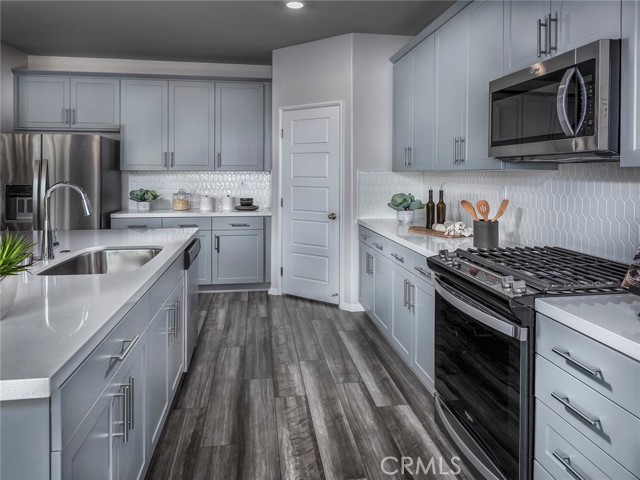 Detail Gallery Image 4 of 21 For 912 Lumia Cir, Redlands,  CA 92374 - 5 Beds | 3/1 Baths